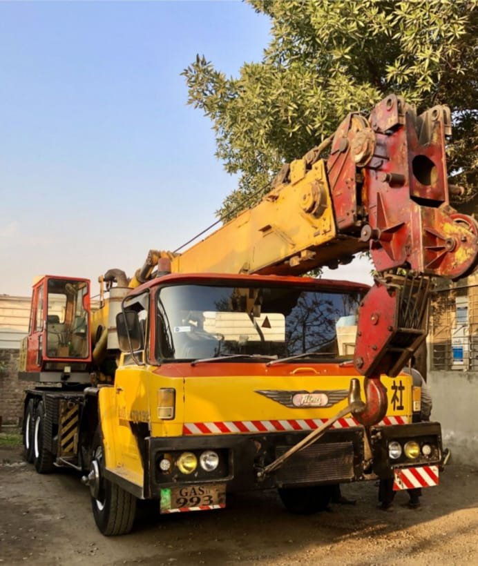 سرگودھا کرین سروس کی پیلی موبائل کرین
